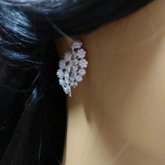 7pc. Unique One-Of-A-Kind Flower Tiara Bridal Set - Picture 9 of 13